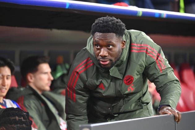 Alphonso DAVIES Bayern Muenchen , Comeback, Reserve bench, Substitute bench, Substitute player, Reserve player, Bench, Substitute player, Football Champions League, Season 2025 26, League phase FC Bayern Muenchen Sporting CP 3 1 on 09 12 2025 A L L I A N Z A R E N A