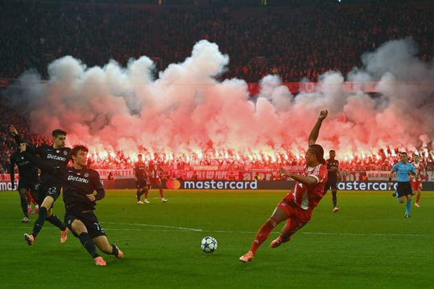 Smoke,Smoke,Pyrotechnics,Fireworks,Fire,Flames,Bengalo,Bengalos in Bayern Fanblock Schickeria,Suedkurve Soccer Champions League,Season 2025 26, Ligaphase FC Bayern Muenchen Sporting CP 3 1 am 09 12 2025