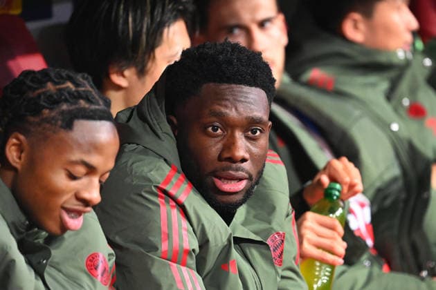 Alphonso DAVIES Bayern Muenchen , Portrait,Portraet Reserve bench,Substitute bench,Substitute player,Reserve player,Bench,Substitute player, Football Champions League,Season 2025 26, League phase FC Bayern Muenchen Sporting CP 3 1 on 09 12 2025