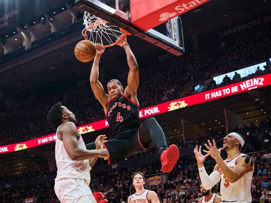 December 9, 2025, Toronto, On, Canada: Toronto Raptors Scottie Barnes (4) dunks as New York Knicks Josh Hart (3), right, reacts during first half NBA, Basketball Herren, USA basketball action in Toronto, on Tuesday, Dec. 9, 2025. Canada News - December 9, 2025 - ZUMAc35_ 20251209_zaf_c35_086 Copyright: xSammyxKoganx