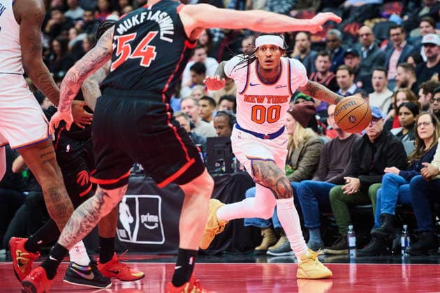 December 9, 2025, Toronto, On, Canada: New York Knicks Jordan Clarkson (00) drives towards Toronto Raptors Sandro Mamukelashvili (54) during second half NBA, Basketball Herren, USA basketball action in Toronto, on Tuesday, Dec. 9, 2025. Canada News - December 9, 2025 - ZUMAc35_ 20251209_zaf_c35_094 Copyright: xSammyxKoganx