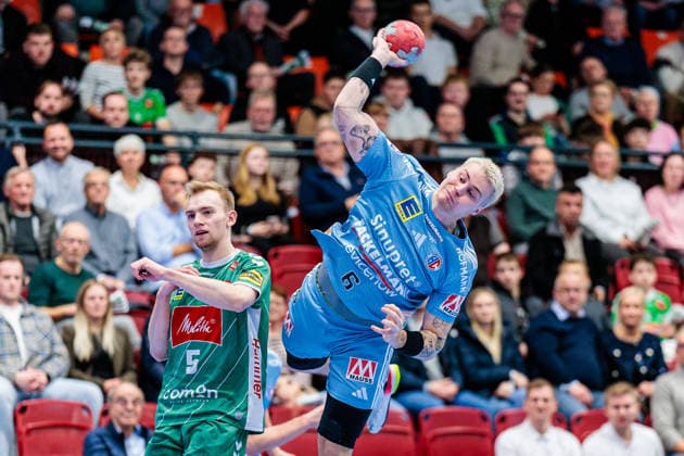 v l Florian Kranzmann GWD Minden, 05 , Marek Nissen HC Erlangen, 06 GER, GWD Minden vs HC Erlangen, Handball, 1 Bundesliga, Matchday 16, Season 2025 2026, 10 12 2025 GER, GWD Minden vs HC Erlangen, Handball, 1 Bundesliga, Matchday 16, Season 2025 2026, 10 12 2025 Luebbecke Copyright: xEibner-Pressefoto JanxRollingerx EP_JSK