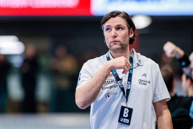 Johannes Sellin HC Erlangen, Coach GER, GWD Minden vs HC Erlangen, Handball, 1 Bundesliga, Matchday 16, Season 2025 2026, 10 12 2025 GER, GWD Minden vs HC Erlangen, Handball, 1 Bundesliga, Matchday 16, Season 2025 2026, 10 12 2025 Luebbecke Copyright: xEibner-Pressefoto JanxRollingerx EP_JSK