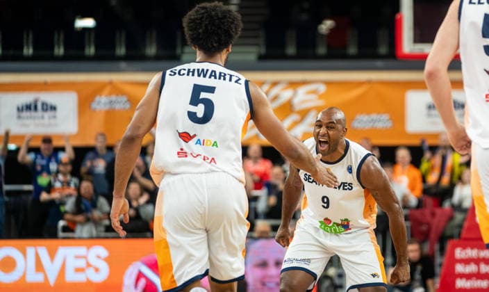 10 12 2025, Basketball, Men, FIBA Europe Cup, Season 2025 26, 2 Group Stage, Group K, 1 Matchday, Rostock Seawolves Energa Trefi Sopot DÂ Shawn Schwartz Rostock Seawolves, left and DeAndre Lansdowne Rostock Seawolves, right cheer Rostock Stadthalle Mecklenburg Vorpommern Germany
