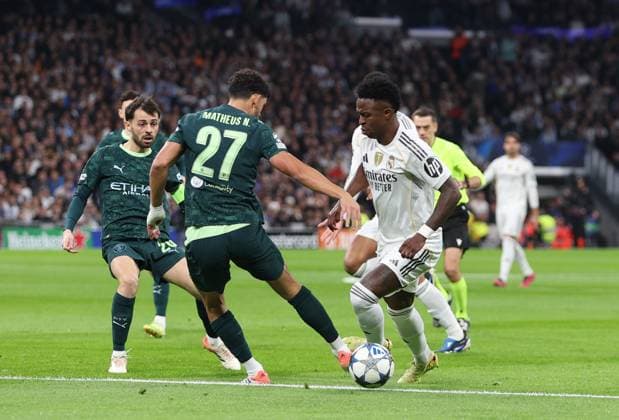 Vinicius Junior of Real Madrid is fouled for a penalty before it is checked by VAR and changed to a free kick Real Madrid v Manchester City, UEFA Champions League, Group Stage, Football, Bernabeu, Madrid, Spain - 10 Dec 2025Madrid Bernabeu Spain EDITORIAL USE ONLY No use with unauthorised audio, video, data, fixture lists, club league logos or live services. Online in-match use limited to 120 images, no video emulation. No use in betting, games or single club league player publications. Copyright: xKieranxMcManus Shutterstockx 16009961n