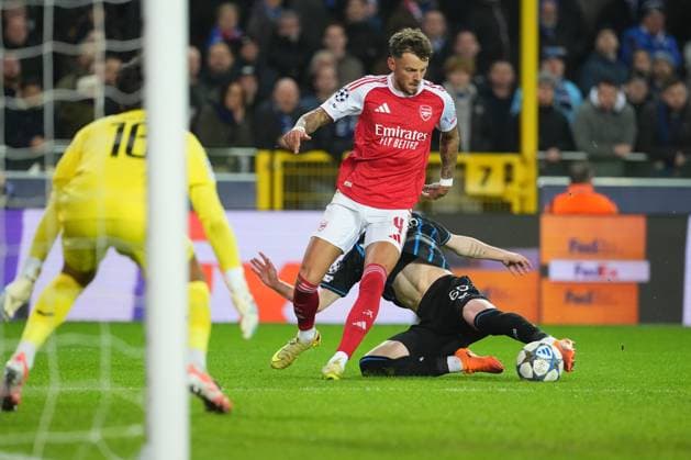 Ben White of Arsenal is tackled by Joaquin Seys of Club Brugge Club Brugge v Arsenal, UEFA Champions League, Group Stage, Football, Jan Breydel Stadium, Brugge, Belgium - 10 Dec 2025Brugge Jan Breydel Stadium Belgium EDITORIAL USE ONLY No use with unauthorised audio, video, data, fixture lists, club league logos or live services. Online in-match use limited to 120 images, no video emulation. No use in betting, games or single club league player publications. Copyright: xDavidxWinter Shutterstockx 16009951ae