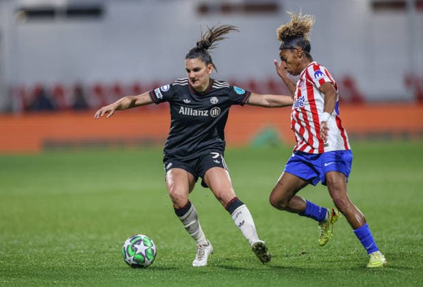 ESP, Madrid, Atletico Madrid vs FC Bayern Munich, Womens Champions League, Football, UEFA, Season 2025 2026, Centro Deportivo Wanda Alcala de Henares, 5 Matchday in picture v l Jovana Damnjanović Bayern Munich 9 , Luany Atlà tico Madrid 22 , Duel DFB DFL REGULATIONS PROHIBIT ANY USE OF PHOTOGRAPHS AS IMAGE SEQUENCES AND OR QUASI VIDEO, 10 12 2025 Copyright: HMBxMedia HendrikxHamelau