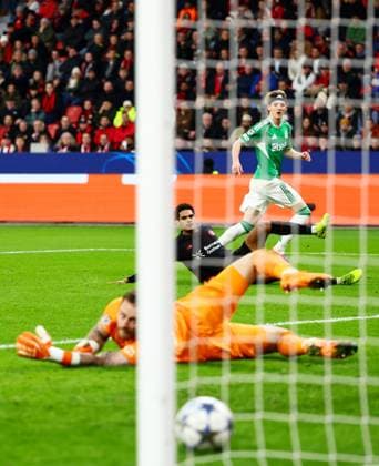 Anthony Gordon of Newcastle United hits the post with a shot. Bayer 04 Leverkusen v Newcastle United, UEFA Champions League, Group Stage, Football, BayArena, Leverkusen, Germany - 10 Dec 2025Leverkusen BayArena Germany EDITORIAL USE ONLY No use with unauthorised audio, video, data, fixture lists, club league logos or live services. Online in-match use limited to 120 images, no video emulation. No use in betting, games or single club league player publications. Copyright: xJamesxMarsh Shutterstockx 16009926bq