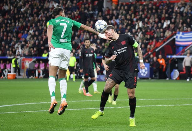 v l Joelinton Cassio Apolinario de Lira Newcastle United 07 , Robert Andrich Bayer Leverkusen, 08 GER, Bayer 04 Leverkusen vs Newcastle United, Football, Champions League, Matchday 6, 2025 2026 season, 10 12 2025 GER, Bayer 04 Leverkusen vs Newcastle United, Football, Champions League, Matchday 6, 2025 2026 season, 10 12 2025 Leverkusen Copyright: xEibner-Pressefotox xThomasxStoecx EP_TSR