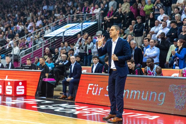 Telekom Baskets Bonn vs Frankfurt Skyliners, Basketball, easy Credit BBL, Matchday 11, 2025 2026, 10 12 2025 Telekom Baskets Bonn vs Frankfurt Skyliners, Basketball, easy Credit BBL, Matchday 11, 2025 2026, 10 12 2025 Bonn Copyright: xEibner-Pressefoto GerhardxWingenx EP_GWR