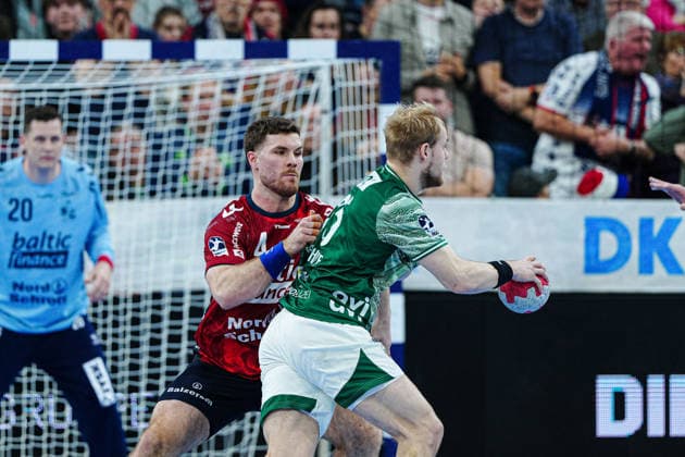 Johannes Golla SG Flensburg Handewitt, 04 , Matthes Langhoff Fuechse Berlin, 25 GER, SG Flensburg Handewitt vs Fuechse Berlin, Handball, Bundesliga, Matchday 16, Season 2026 2026, 11 12 2025 GER, SG Flensburg Handewitt vs Fuechse Berlin, Handball, Bundesliga, Matchday 16, Season 2026 2026, 11 12 2025 Flensburg Copyright: xEibner-Pressefoto MarcelxvonxFehrnx EP_MFN