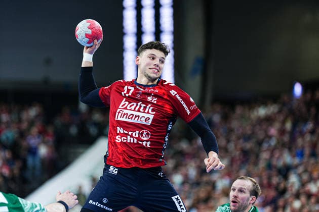 Throw Goal Marco Grgic SG Flensburg Handewitt, 17 GER, SG Flensburg Handewitt vs Fuechse Berlin, Handball, Bundesliga, Matchday 16, Season 2026 2026, 11 12 2025 GER, SG Flensburg Handewitt vs Fuechse Berlin, Handball, Bundesliga, Matchday 16, Season 2026 2026, 11 12 2025 Flensburg Copyright: xEibner-Pressefoto MarcelxvonxFehrnx EP_MFN
