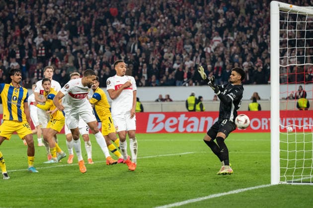Goal for 4 1 by Josha Vagnoman VfB Stuttgart, 04 Header r Roi Mishpati Maccabi Tel Aviv, 90 GER, VfB Stuttgart vs Maccabi Tel Aviv, Football, UEFA Europa League, Men, Matchday 6, 2025 2026 season, 11 12 2025, GER, VfB Stuttgart vs Maccabi Tel Aviv, Football, UEFA Europa League, Men, Matchday 6, 2025 2026 season, 11 12 2025 Stuttgart Copyright: xEibner-Pressefoto WolfgangxFrankx EP_WFK
