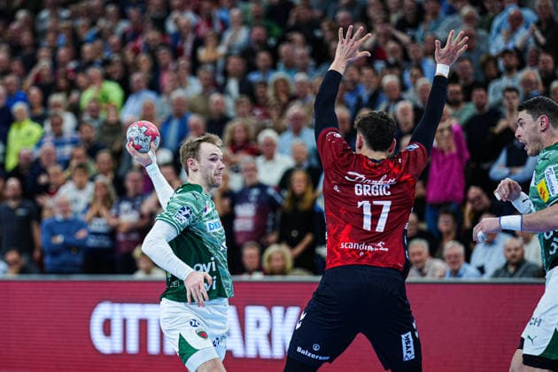 Last throw in the game Mathias Gidsel Fuechse Berlin, 19 GER, SG Flensburg Handewitt vs Fuechse Berlin, Handball, Bundesliga, Matchday 16, Season 2026 2026, 11 12 2025 GER, SG Flensburg Handewitt vs Fuechse Berlin, Handball, Bundesliga, Matchday 16, Season 2026 2026, 11 12 2025 Flensburg Copyright: xEibner-Pressefoto MarcelxvonxFehrnx EP_MFN