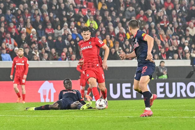 Maximilian Eggestein SC Freiburg, 08 on the ball GER, SC Freiburg FC Salzburg, Football, Europa League, Matchday 6, 2025 2026 season, 11 12 2025 GER, SC Freiburg FC Salzburg, Football, Europa League, Matchday 6, 2025 2026 season, 11 12 2025 Freiburg Copyright: xEibner-Pressefoto ThomasxHessx EP_THS