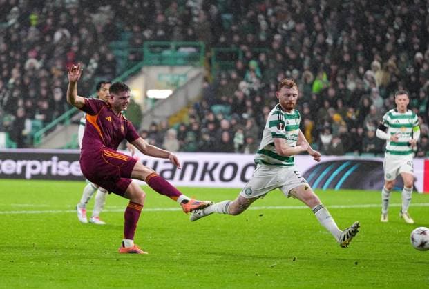 Evan Ferguson of AS Roma scores his second goal of the gamete give Roma a 0-3 lead. Celtic v Roma, UEFA Europa League, Group Stage, Football, Celtic Park, Glasgow, Scotland, UK - 11 Dec 2025Glasgow Celtic Park United Kingdom EDITORIAL USE ONLY No use with unauthorised audio, video, data, fixture lists, club league logos or live services. Online in-match use limited to 120 images, no video emulation. No use in betting, games or single club league player publications. Copyright: xStuartxWallace Shutterstockx 16080577cf