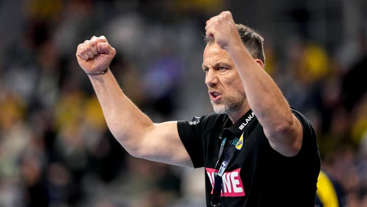 Maik Machulla coach, head coach, RNL , gives instructions, gestures, gesticulates with arms, single image, single photo, action, action, cheer, cheering, cheers, celebration, joy, rejoice, rejoicing, confident, optimistic, positive, game scene, 11 12 2025, Mannheim Germany , Handball, Bundesliga, Rhein Neckar Löwen VfL Gummersbach xozx