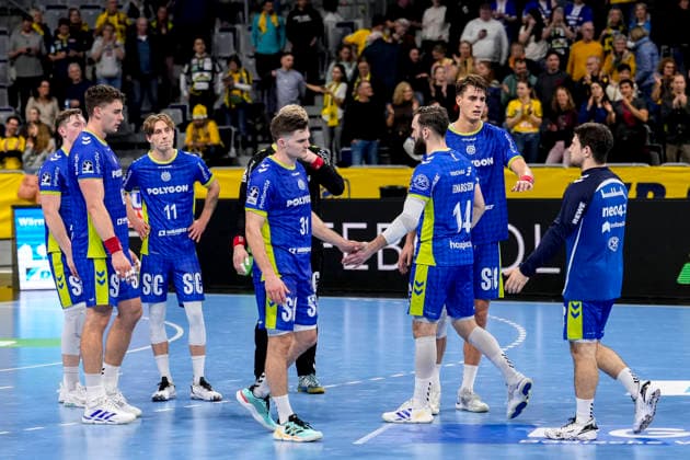 VfL Gummersbach players, disappointed about the defeat, disappointment after the final whistle, highlight, loser, lost, frustration, disappointed, pessimistic, 11 12 2025, Mannheim Germany , Handball, Bundesliga, Rhein Neckar Löwen VfL Gummersbach xozx