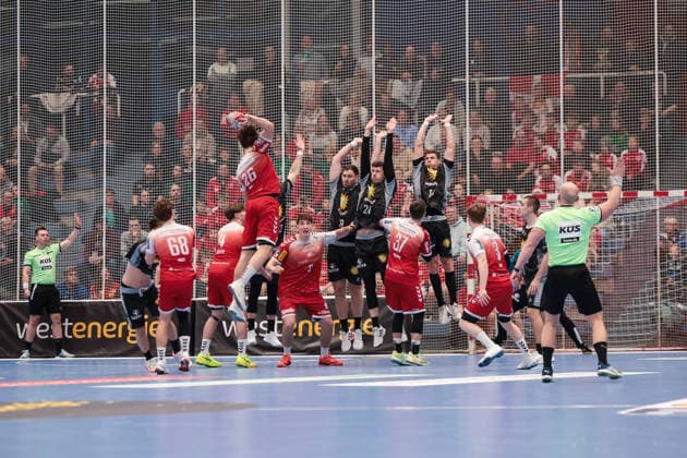 12 12 2025, Handball, Season 2025 2026, 2 Handball Bundesliga, 15 Matchday, TuSEM Essen TuS N Lübbecke, f l Tom Wolf TuSEM Essen , Yannick Dräger TuS N LÜbbecke , Sven Wesseling TuS N LÜbbecke , Alexander Schulze TuS N LÜbbecke , Essen Am Hallo NRW Germany xRHR PHOTO DEx Copyright: DennisxEwert RHR-FOTOx RHR-FOTO DE