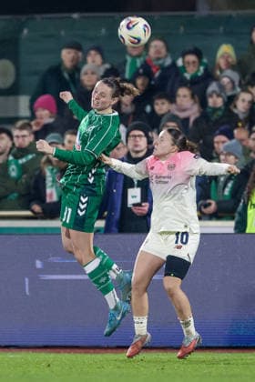 from left Verena Wieder SV Werder Bremen, 31 and Estrella Merino Gonzalez Bayer 04 Leverkusen, 10 in header duel, header, duel, action, action, match scene, THE DFB REGULATIONS PROHIBIT ANY USE OF PHOTOGRAPHS AS IMAGE SEQUENCES AND OR QUASI VIDEO , 12 12 2025, Bremen Germany , Football, Google Pixel Womens Bundesliga, SV Werder Bremen Bayer 04 Leverkusen xobx