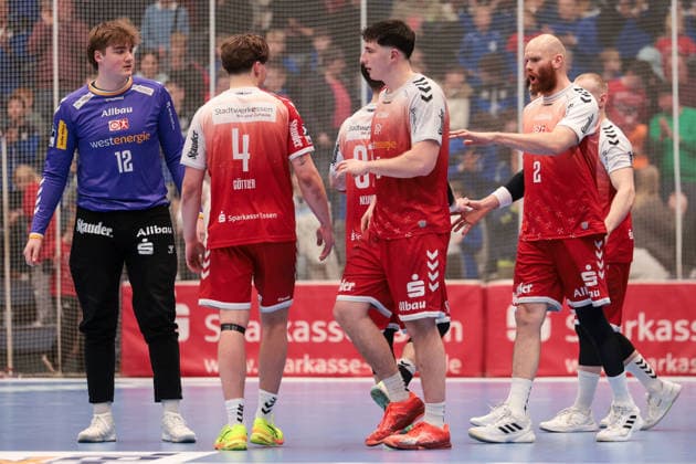 12 12 2025, Handball, Season 2025 2026, 2 Handball Bundesliga, 15 Matchday, TuSEM Essen TuS N Lübbecke, f l Goalkeeper Finn Knaack TuSEM Essen , Felix Göttler TuSEM Essen , Valentin Willner TuSEM Essen , Alexander Becker TuSEM Essen , Essen Am Hallo NRW Germany xRHR PHOTO DEx Copyright: DennisxEwert RHR-FOTOx RHR-FOTO DE