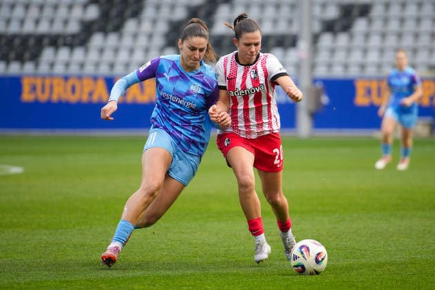 Soccer, Google Pixel Women Bundesliga, 13 Matchday, 2025 2026, SC Freiburg vs SGS Essen, 13 12 2025, Dreisamstadion, Freiburg, Leela Egli SC Freiburg, Women 20 Elmazi Laureta SGS ESSEN , 11 Freiburg Dreisamstadion Baden Württemberg Germany Copyright: xFINLEYxMÖRCHx