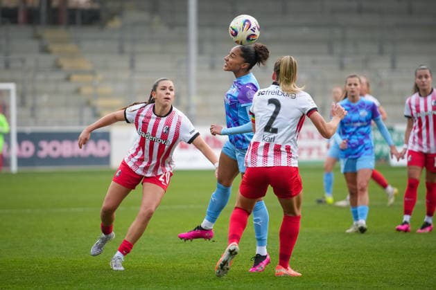 Soccer, Google Pixel Women Bundesliga, 13 Matchday, 2025 2026, SC Freiburg vs SGS Essen, 13 12 2025, Dreisamstadion, Freiburg, Fürst Vanessa SGS ESSEN , 8 Leela Egli SC Freiburg, Women 20 Lisa Karl SC Freiburg, Women 2 Freiburg Dreisamstadion Baden Württemberg Germany Copyright: xFINLEYxMÖRCHx