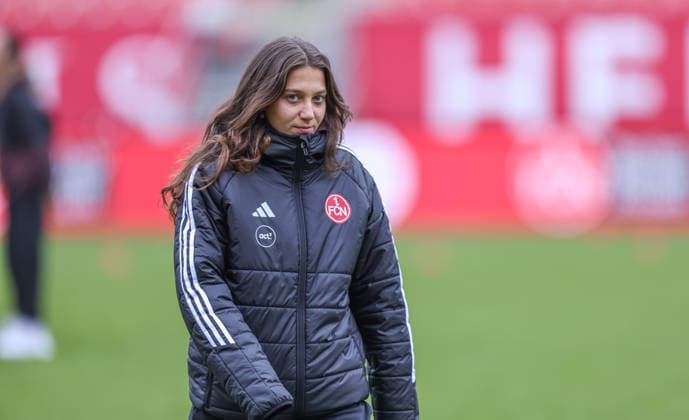 GER, Nuremberg, 1 FC Nuremberg vs VfL Wolfsburg, Google Pixel Bundesliga, Football, DFB, Season 2025 2026, Max Morlock Stadion, 13 Matchday in picture pitch inspection, FC Nuremberg before the match against VfL Wolfsburg, Laura Miller 1 FC Nuremberg Women 9 DFB DFL REGULATIONS PROHIBIT ANY USE OF PHOTOGRAPHS AS IMAGE SEQUENCES AND OR QUASI VIDEO, 13 12 2025 Copyright: HMBxMedia HendrikxHamelau