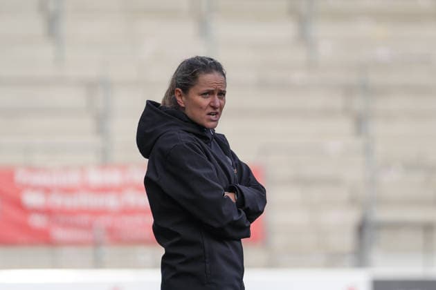 Jessica Wissmann SGS Essen, Head Coach , Germany, Football, GooglePixel Womens Bundesliga, 13 Matchday, 2025 2026, SC Freiburg vs SGS Essen, 13 12 2025, Dreisamstadion, Freiburg, Germany DFB REGULATIONS PROHIBIT ANY USE OF PHOTOGRAPHS AS IMAGE SEQUENCES AND OR QUASI VIDEO Freiburg Dreisamstadion Baden Wuerttemberg Germany Copyright: xArnexAmbergx