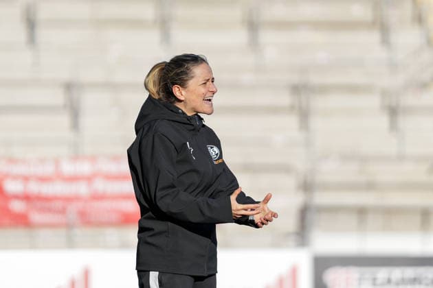 Jessica Wissmann SGS Essen, Head Coach , Germany, Soccer, GooglePixel Womens Bundesliga, Matchday 13, 2025 2026, SC Freiburg vs SGS Essen, 13 12 2025, Dreisamstadion, Freiburg, Germany DFB REGULATIONS PROHIBIT ANY USE OF PHOTOGRAPHS AS IMAGE SEQUENCES AND OR QUASI VIDEO Freiburg Dreisamstadion Baden Wuerttemberg Germany Copyright: xArnexAmbergx