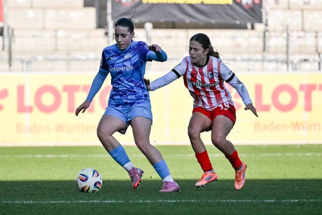 Leonie Koepp SGS Essen, 20 , Nia Szenk SC Freiburg Frauen, 19 GER, SC Freiburg SGS Essen, Frauen Fussball, Google Pixel Frauen Bundesliga, 13 Spieltag, Saison 2025 2026, 13 12 2025 DFB REGULATIONS PROHIBIT ANY USE OF PHOTOGRAPHS AS IMAGE SEQUENCES AND OR QUASI VIDEO GER, SC Freiburg SGS Essen, Frauen Fussball, Google Pixel Frauen Bundesliga, 13 Spieltag, Saison 2025 2026, 13 12 2025 Freiburg Copyright: xEibner-Pressefoto ThomasxHessx EP_THS