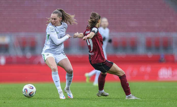 GER, Nuremberg, 1 FC Nuremberg vs VfL Wolfsburg, Google Pixel Bundesliga, Soccer, DFB, Season 2025 2026, Max Morlock Stadium, 13 Matchday in picture v l Janou Levels VfL Wolfsburg 15 , Laura Miller 1 FC Nuremberg Women 9 DFB DFL REGULATIONS PROHIBIT ANY USE OF PHOTOGRAPHS AS IMAGE SEQUENCES AND OR QUASI VIDEO, 13 12 2025 Copyright: HMBxMedia HendrikxHamelau