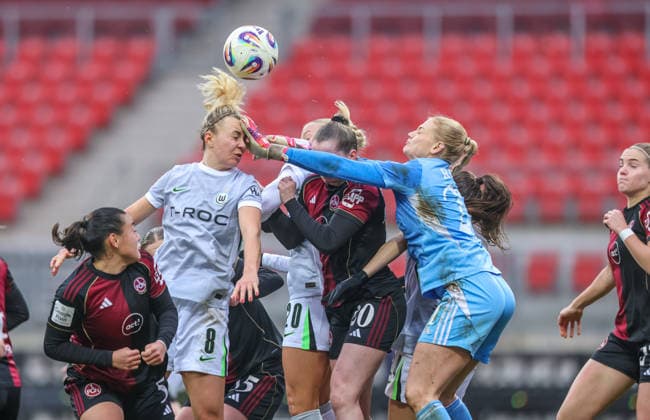 GER, Nuremberg, 1 FC Nuremberg vs VfL Wolfsburg, Google Pixel Bundesliga, Football, DFB, 2025 2026 season, Max Morlock Stadium, 13 Matchday in picture v l Header chance for Lena Lattwein VfL Wolfsburg 8 , Guro Bergsvand VfL Wolfsburg 20 , Jacqueline Baumgärtel 1 FC Nuremberg Women 20 , Larissa Rusek 1 FC Nuremberg Women 21 DFB DFL REGULATIONS PROHIBIT ANY USE OF PHOTOGRAPHS AS IMAGE SEQUENCES AND OR QUASI VIDEO, 13 12 2025 Copyright: HMBxMedia HendrikxHamelau