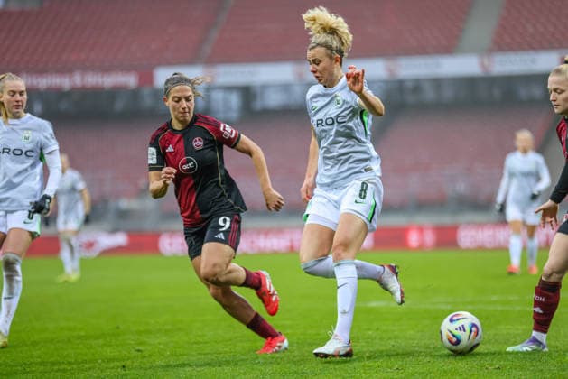 GER, Nuremberg, 1 FC Nuremberg vs VfL Wolfsburg, Google Pixel Bundesliga, Soccer, DFB, Season 2025 2026, Max Morlock Stadium, 13 Matchday in picture f l Laura Miller 1 FC Nuremberg Women 9 , Lena Lattwein VfL Wolfsburg 8 DFB DFL REGULATIONS PROHIBIT ANY USE OF PHOTOGRAPHS AS IMAGE SEQUENCES AND OR QUASI VIDEO, 13 12 2025 Copyright: HMBxMedia HendrikxHamelau