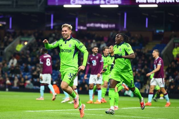 Emile Smith Rowe of Fulham scores to make it 0-1 and celebrates Burnley v Fulham, Premier League, Football, Turf Moor, Burnley, UK - 13 Dec 2025Burnley Turf Moor United Kingdom EDITORIAL USE ONLY No use with unauthorised audio, video, data, fixture lists, club league logos or live services. Online in-match use limited to 120 images, no video emulation. No use in betting, games or single club league player publications. Copyright: xPaulxCurrie Shutterstockx 16081563cg