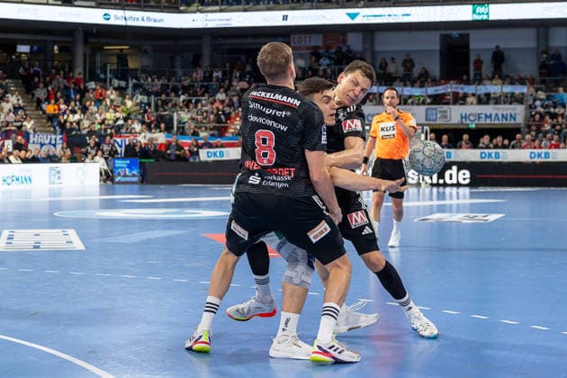 Matej Klima SC DHfK Leipzig, 13 is bracketed by Sander Andreassen Overjordet HC Erlangen, 08 7 and Christoph Steinert HC Erlangen, 44 HC Erlangen vs SC DHfK Leipzig, Handball, 1 Handball Bundesliga, Season 2025 2026, Matchday 17, 13 12 2025 HC Erlangen vs SC DHfK Leipzig, Handball, 1 Handball Bundesliga, Season 2025 2026, Matchday 17, 13 12 2025 Nuremberg Copyright: xEibner-Pressefoto ArdanxFuessmanx EP_AFN