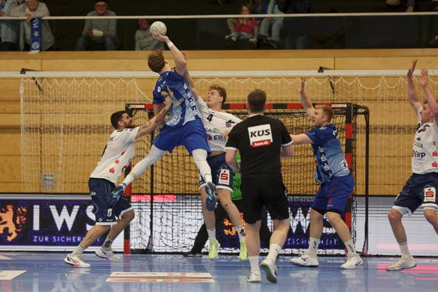 13 12 2025, Men, Handball, Season 2025 2026, 2 Handball Bundesliga, 15 Matchday TV Grosswallstadt 1 VfL Potsdam v li Davide Bulzamini 8, VfL Potsdam , Ben Connar Battermann 24, TV Grosswallstadt , William Reichardt 4, VfL Potsdam Elsenfeld Untermainhalle Bayern Germany