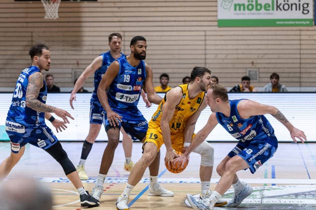 Jeffrey Carroll Phoenix Hagen, 30 Fabian Bleck Phoenix Hagen, 10 Marinus Lucas N Guessan Phoenix Hagen, 19 Aeneas Jung Bozic Estriche Knights Kirchheim, 19 Devin Lawrence Schmidt Phoenix Hagen, 08 GER, Bozic Estriche Knights Kirchheim vs Phoenix Hagen, BARMER 2 Basketball Bundesliga, 12 Matchday, Season 2025 2026, 13 12 2025 GER, Bozic Estriche Knights Kirchheim vs Phoenix Hagen, BARMER 2 Basketball Bundesliga, 12 Matchday, Season 2025 2026, 13 12 2025 Kirchheim an der Teck Copyright: xEibner-Pressefoto NinaxSanderx EP_NSR