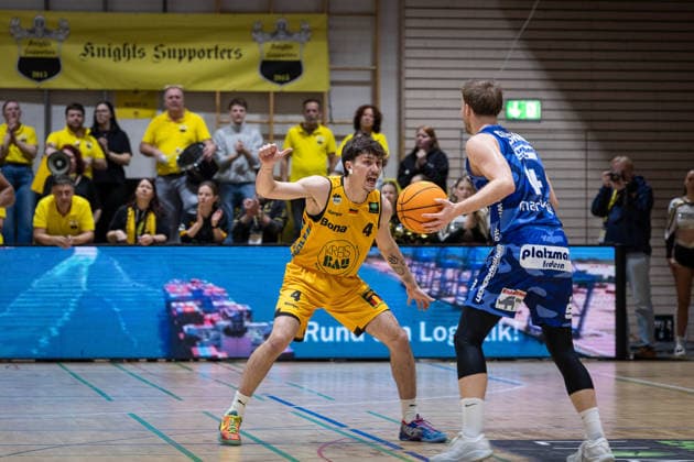 Gian Bahattin Aydinoglu Bozic Estriche Knights Kirchheim, 04 Bjarne Kraushaar Phoenix Hagen, 04 GER, Bozic Estriche Knights Kirchheim vs Phoenix Hagen, BARMER 2 Basketball Bundesliga, Matchday 12, Season 2025 2026, 13 12 2025 GER, Bozic Estriche Knights Kirchheim vs Phoenix Hagen, BARMER 2 Basketball Bundesliga, Matchday 12, Season 2025 2026, 13 12 2025 Kirchheim an der Teck Copyright: xEibner-Pressefoto NinaxSanderx EP_NSR