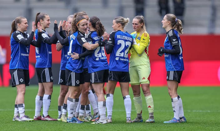 GER, Munich, FC Bayern Munich vs Hamburger SV, Google Pixel Womens Bundesliga, Football, DFB, Season 2025 2026, FC Bayern Campus, 13 Matchday, in picture Hamburger SV before the match, Emotion DFB DFL REGULATES PROHIBIT ANY USE OF PHOTOGRAPHS AS IMAGE SEQUENCES AND OR QUASI VIDEO, 14 12 2025 Copyright: HMBxMedia HendrikxHamelau