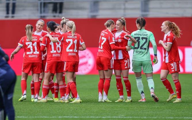 GER, Munich, FC Bayern Munich vs Hamburger SV, Google Pixel Womens Bundesliga, Football, DFB, Season 2025 2026, FC Bayern Campus, 13 Matchday, in the picture FC Bayern Munich before the match, Giulia Gwinn Bayern Munich 7 DFB DFL REGULATIONS PROHIBIT ANY USE OF PHOTOGRAPHS AS IMAGE SEQUENCES AND OR QUASI VIDEO, 14 12 2025 Copyright: HMBxMedia HendrikxHamelau