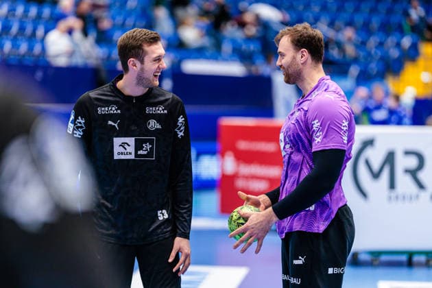 v l Nikola Bilyk THW Kiel, 53 , Andreas Wolff THW Kiel, 33 GER, TBV Lemgo Lippe vs THW Kiel, Handball, 1 Bundesliga, Matchday 17, Season 2025 2026, 14 12 2025 GER, TBV Lemgo Lippe vs THW Kiel, Handball, 1 Bundesliga, Matchday 17, Season 2025 2026, 14 12 2025 Lemgo Copyright: xEibner-Pressefoto JanxRollingerx EP_JSK