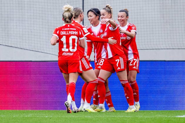 The Munich women cheer with Giulia Gwinn FC Bayern Muenchen Frauen, 07 their goal for 1 0 GER, FC Bayern Muenchen Frauen vs Hamburger SV, Football, Google Pixel Womens Bundesliga, Matchday 13, Season 2025 2026, 14 12 2025 DFL DFB REGULATIONS PROHIBIT ANY USE OF PHOTOGRAPHS as IMAGE SEQUENCES and or QUASI VIDEO GER, FC Bayern Muenchen Frauen vs Hamburger SV, Football, Google Pixel Frauen Bundesliga, 13 Spieltag, Saison 2025 2026, 14 12 2025 Muenchen Copyright: xEibner-Pressefoto HeikexFeinerx EP_HFR