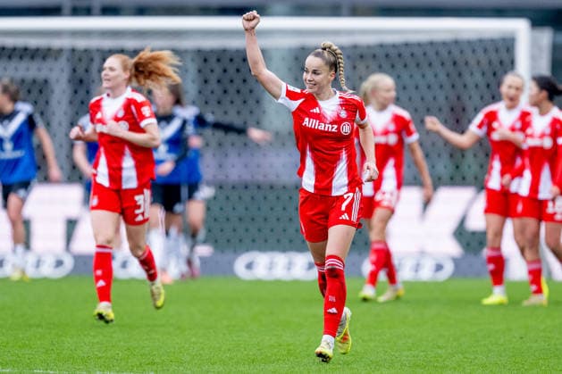 Giulia Gwinn FC Bayern Muenchen Frauen, 07 is happy about her goal for 1 0 GER, FC Bayern Muenchen Frauen vs Hamburger SV, Fußball, Google Pixel Frauen Bundesliga, 13 Spieltag, Saison 2025 2026, 14 12 2025 DFL DFB REGULATIONS PROHIBIT ANY USE OF PHOTOGRAPHS as IMAGE SEQUENCES and or QUASI VIDEO GER, FC Bayern Muenchen Frauen vs Hamburger SV, Football, Google Pixel Frauen Bundesliga, 13 Spieltag, Saison 2025 2026, 14 12 2025 Muenchen Copyright: xEibner-Pressefoto HeikexFeinerx EP_HFR