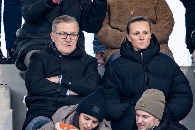 Jan Christian Dreesen CEO, FC Bayern Muenchen AG is also a guest on the stand GER, FC Bayern Muenchen Frauen vs Hamburger SV, Fußball, Google Pixel Frauen Bundesliga, 13 Spieltag, Saison 2025 2026, 14 12 2025 DFL DFB REGULATIONS PROHIBIT ANY USE OF PHOTOGRAPHS as IMAGE SEQUENCES and or QUASI VIDEO GER, FC Bayern Muenchen Frauen vs Hamburger SV, Football, Google Pixel Frauen Bundesliga, 13 Matchday, Season 2025 2026, 14 12 2025 Muenchen Copyright: xEibner-Pressefoto HeikexFeinerx EP_HFR