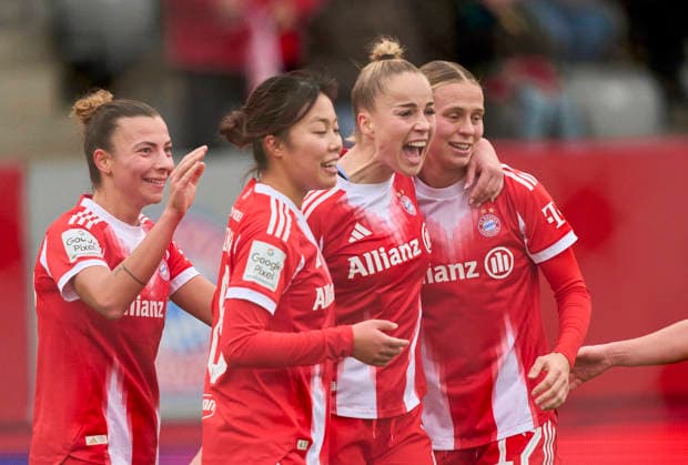 Giulia Gwinn of Bayern München scores, shoots goal , Tor, Treffer, Torschuss, 1-0 celebrates her goal, happy, laugh, celebration, with Klara Bühl of Bayern München. Momoko Tanikawa of Bayern München Arianna Caruso of Bayern München in the women football match FC BAYERN MÜNCHEN - HAMBURGER SV on December 14, 2025 in Munich, Germany. Season 2025 2026, 1.Bundesliga, FCB, Muenchen, Google Pixel, Frauen Bundesliga matchday 13, 13.Spieltag