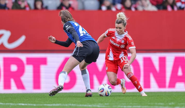 GER, Munich, FC Bayern Munich vs Hamburger SV, Google Pixel Womens Bundesliga, Football, DFB, Season 2025 2026, FC Bayern Campus, 13 Matchday, pictured v l DFB DFL REGULATES PROHIBIT ANY USE OF PHOTOGRAPHS AS IMAGE SEQUENCES AND OR QUASI VIDEO, 14 12 2025 Copyright: HMBxMedia HendrikxHamelau