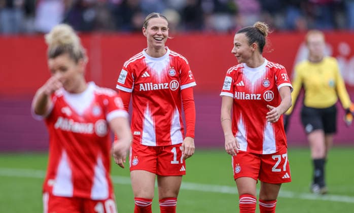 GER, Munich, FC Bayern Munich vs Hamburger SV, Google Pixel Womens Bundesliga, Football, DFB, Season 2025 2026, FC Bayern Campus, 13 Matchday, in picture Klara Bühl Bayern Munich 17 , Goal, joy, jubilation and emotion, 3 0, Arianna Caruso Bayern Munich 27 DFB DFL REGULATIONS PROHIBIT ANY USE OF PHOTOGRAPHS AS IMAGE SEQUENCES AND OR QUASI VIDEO, 14 12 2025 Copyright: HMBxMedia HendrikxHamelau