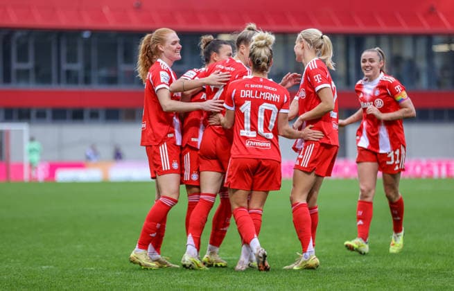 GER, Munich, FC Bayern Munich vs Hamburger SV, Google Pixel Womens Bundesliga, Football, DFB, Season 2025 2026, FC Bayern Campus, 13 Matchday, in the picture Goal, joy, jubilation and emotion, Bayern Munich takes a 4-0 lead after an own goal DFB DFL REGULATIONS PROHIBIT ANY USE OF PHOTOGRAPHS AS IMAGE SEQUENCES AND OR QUASI VIDEO, 14 12 2025 Copyright: HMBxMedia HendrikxHamelau