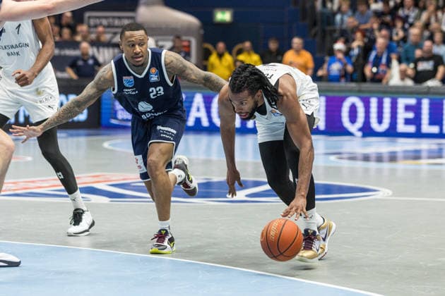GER, easy Credit Basketball Bundesliga, Syntainics MBC Basketball Löwen Braunschweig 14 12 2025, Stadthalle, Weißenfels, GER, easy Credit Basketball Bundesliga, Syntainics MBC Basketball Löwen Braunschweig Chip Flanigan Basketball Löwen Braunschweig, 30 , Charles Callison Syntainics MBC, Charles Callison Syntainics MBC, 23 Â Photo Alexander Trienitz Weißenfels Stadthalle Sachsen Anhalt Germany